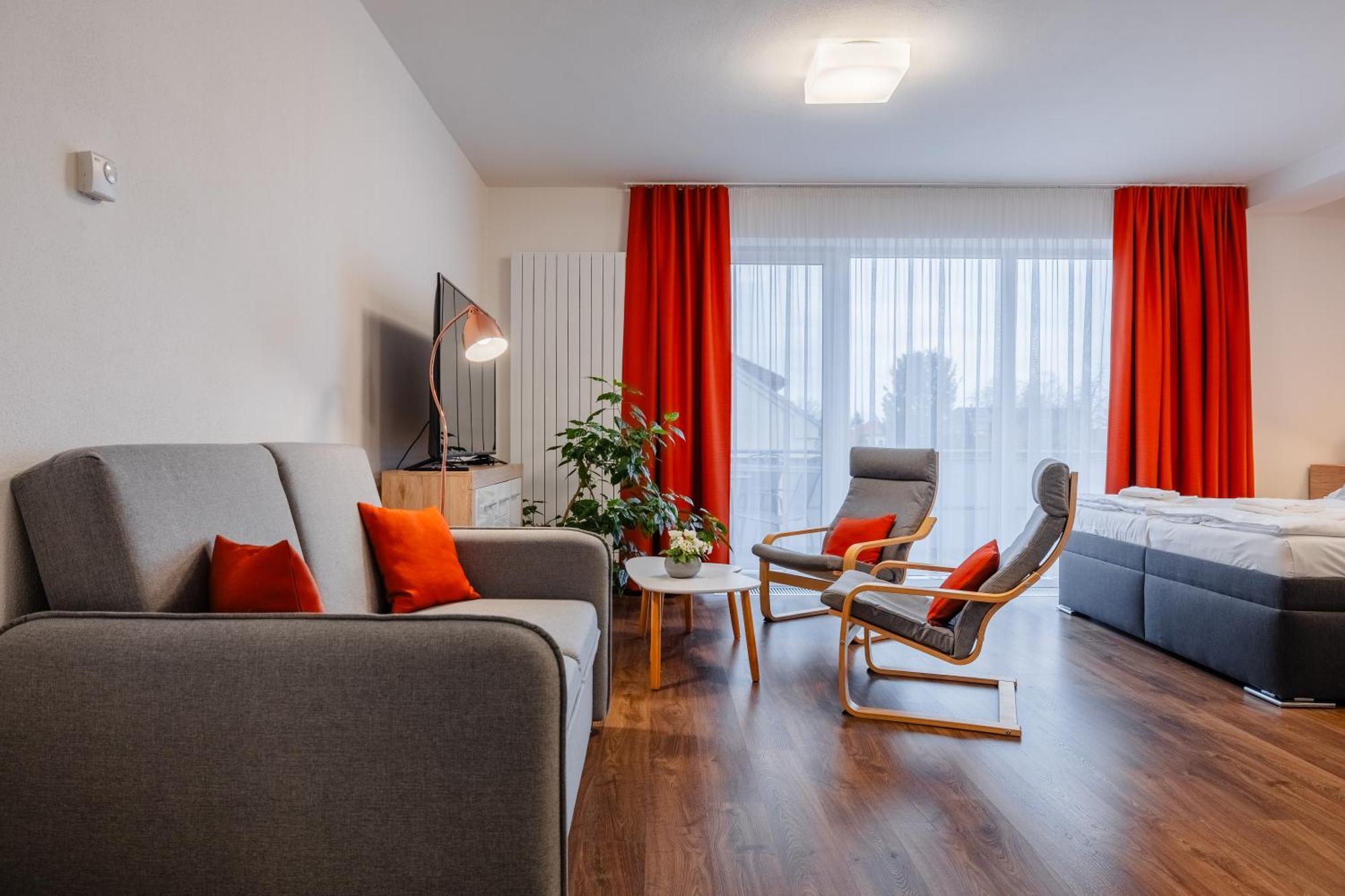 Apartmany Viva トレボン エクステリア 写真